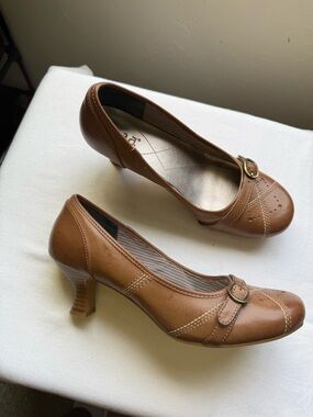 Y2K Mudd Brown Mary Jane Kitten Heels Buckle Design Size 8.5 Wide